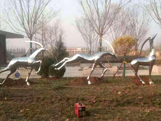 【不锈钢鹿】滨州麻店镇新苑公园不锈钢抽象鹿景观动物摆件雕塑